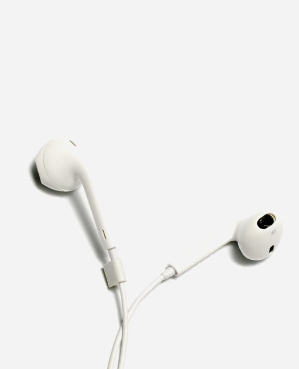 Earphones-gallery-img2 q