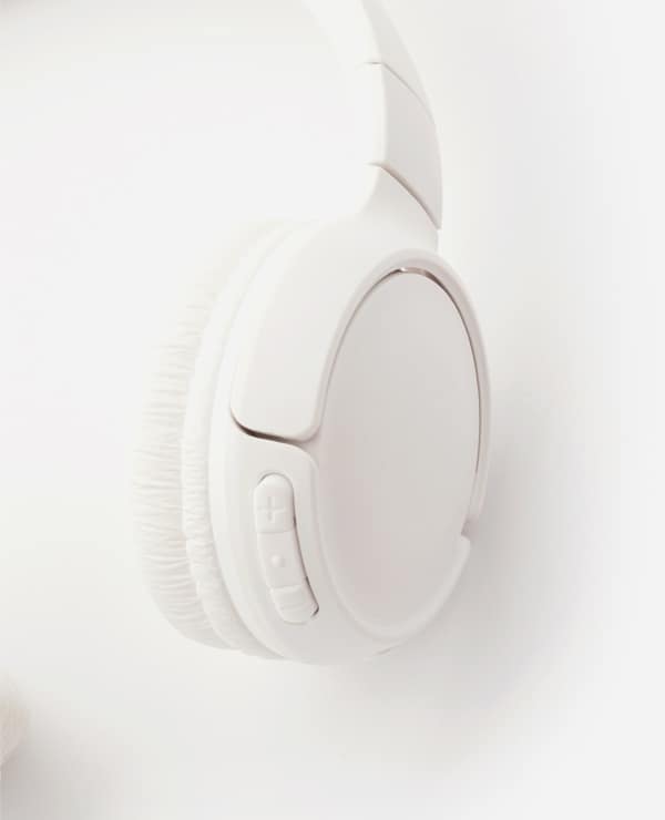 Headphones-gallery-img2 q