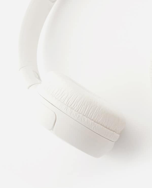 Headphones-gallery-img3 q